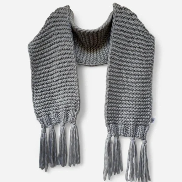 Grey oversized chunky knit scarf - Picture 5 of 6